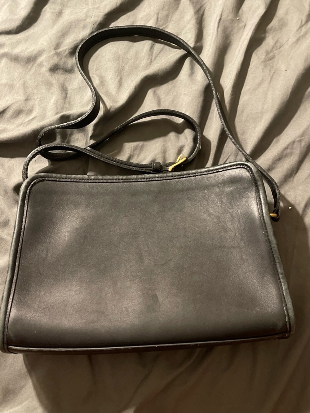 Coach Sutton Purse Vintage Black Leather Crossbody Adjustable Zip Pockets Bag